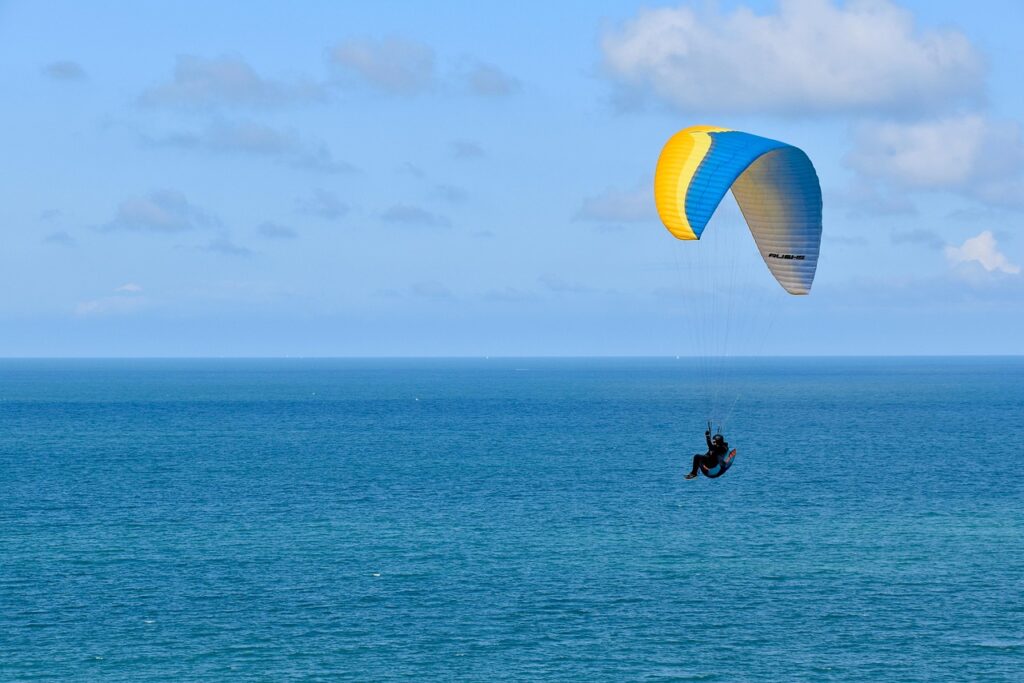 L'équipement essentiel pour voler seul en parapente.